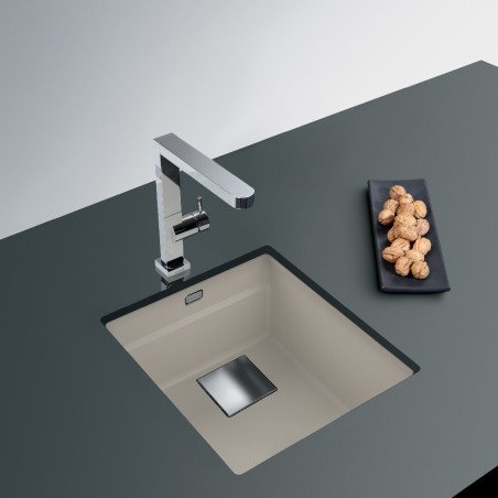 Po stalviršiu montuojama granitinė plautuvė Franke Kubus 2, KNG 110-37, Juoda matinė